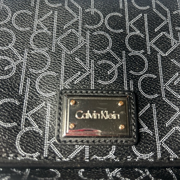 Calvin Klein Monogram Black Crossbody Bag - Picture 2 of 8